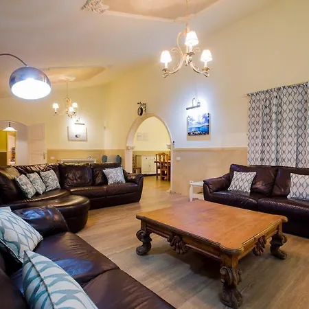 Villa Freesia With Heated Pool And Air Conditionin